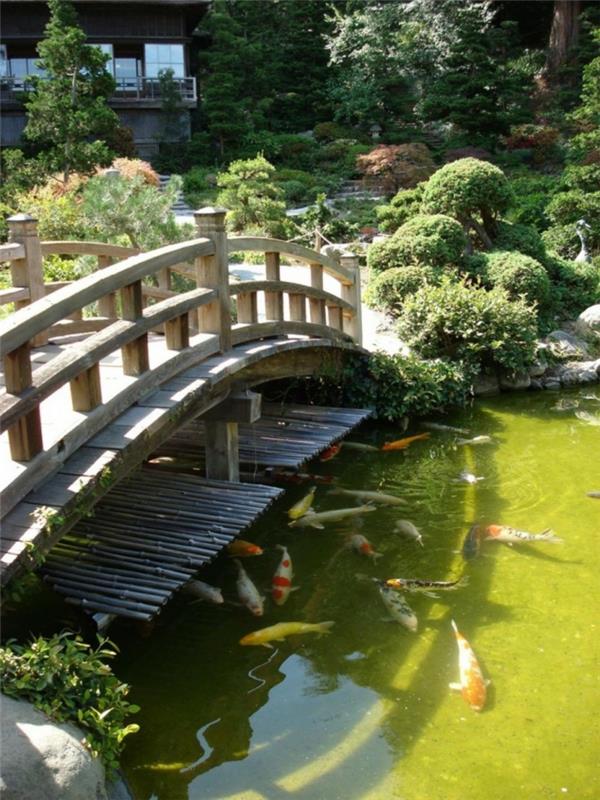 liten-japansk-trädgård-zen-stenar-japansk-trädgård-bro