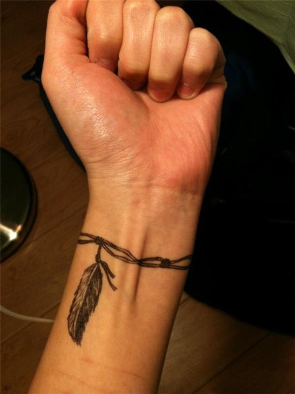 liten-tatuering-handled-kvinna-tatuering-man-handled-fjäder