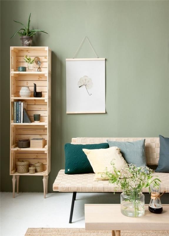 policová paletová polica alebo drevené debny, dekorácia obývačky s mätovo zelenými stenami s domácim nábytkom zo svetlého dreva