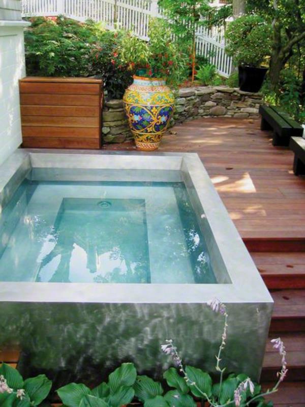 små-över-marken-pool-fängslande-design-av-simbassänger
