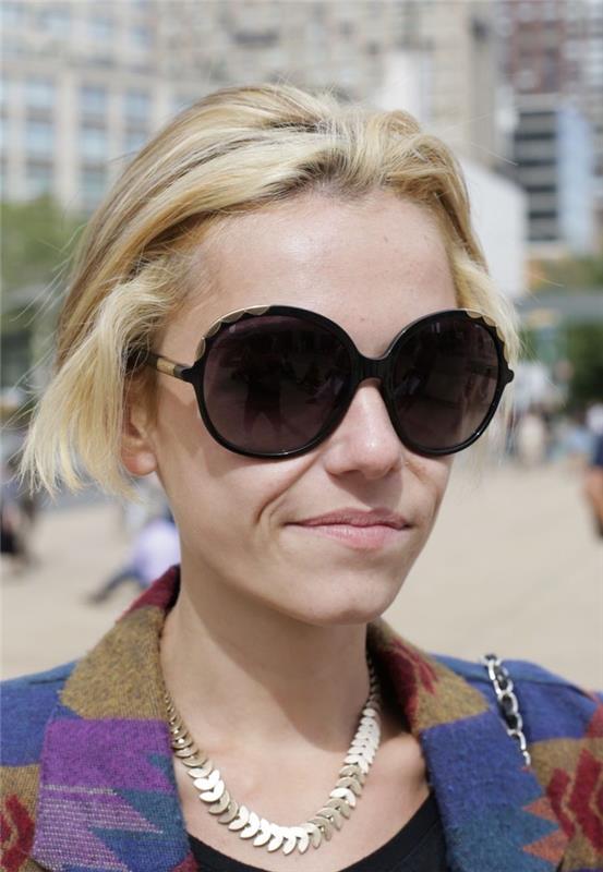 Effetto naturale لكل من dei capelli biondo و a square taglio