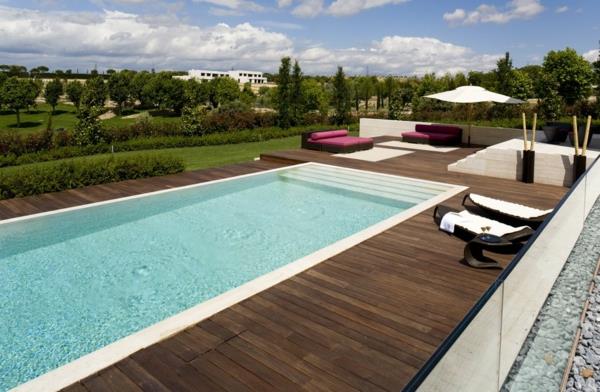 moderne-obdĺžnikové-drevené-bazénové ležadlá