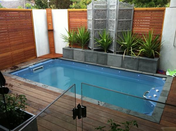 drevený-obdĺžnikový-bazén-malý-vonkajší-drevený-bazén