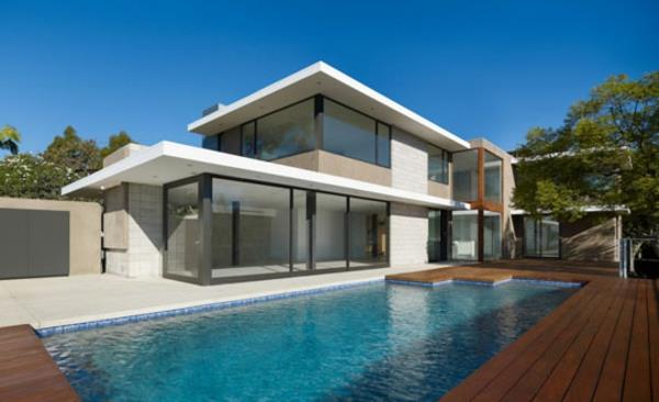 obdĺžnikový-drevený-bazén-súčasný-biely dom