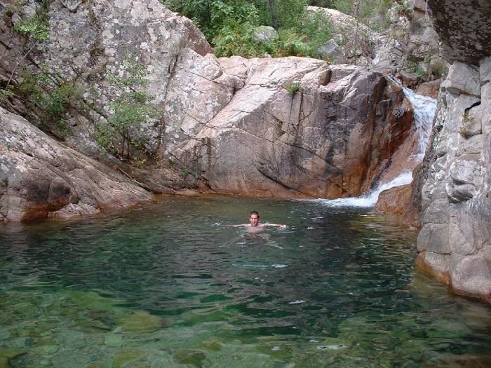 naturliga simbassänger-Korsika-camping-naturliga simbassänger