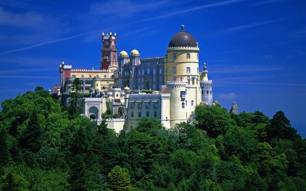 magic-place-sintra-visit-portugal-castle-in-the-forest