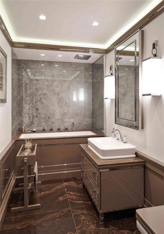 exempel på ett litet badrum 4m2 med badkar, snygg inredning i neutrala färger med ljusgrå lackade kakel och beige möbler