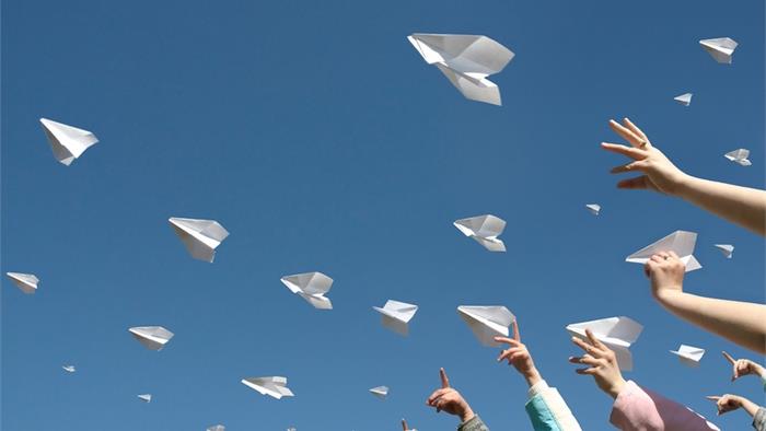 ako vyrobiť lietajúce papierové lietadlo, jednoduché skladacie techniky na zvládnutie umenia origami
