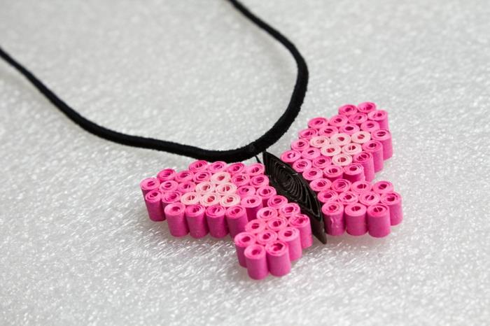 ľahko vyrobiteľný ružový motýľ prívesok, ručne vyrobený náhrdelník, dizajn s niekoľkými skladanými prvkami