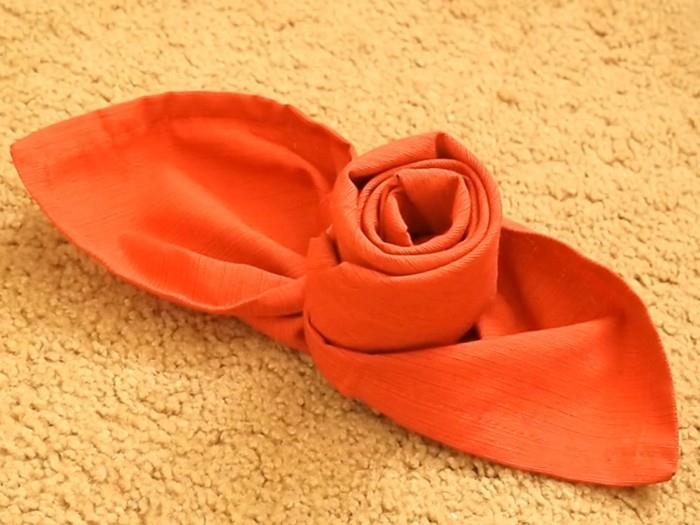 lätt-servett-vikning-i-rosa