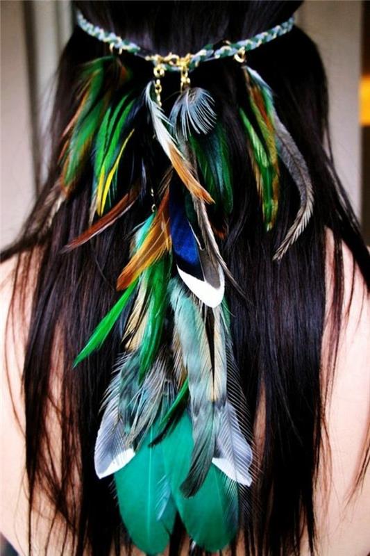 perie vo vlasoch-modro-zeleno-hnedé