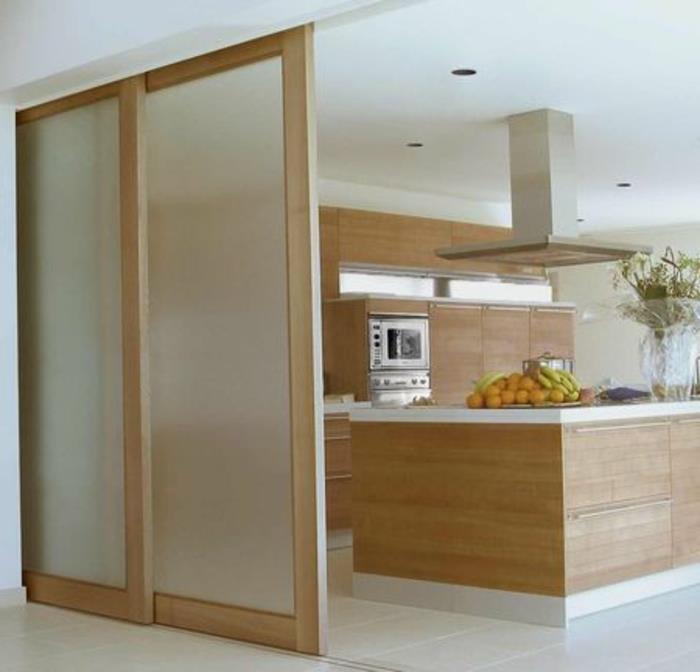 leroy-merlin-priečka-dvere-vo-svetle-dreve-v-modernej-kuchyni-nábytku-vo-svetle-dreve
