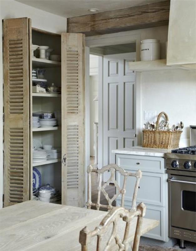 svetlý držiak na skrinku-na-modernú-kuchyňu-vo-svetle-dreve-v-béžovej farbe