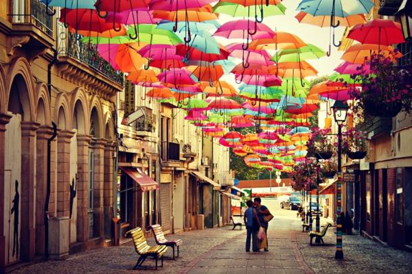 Návšteva-Portugalsko-dáždnik-na-ulici-obloha-projekt