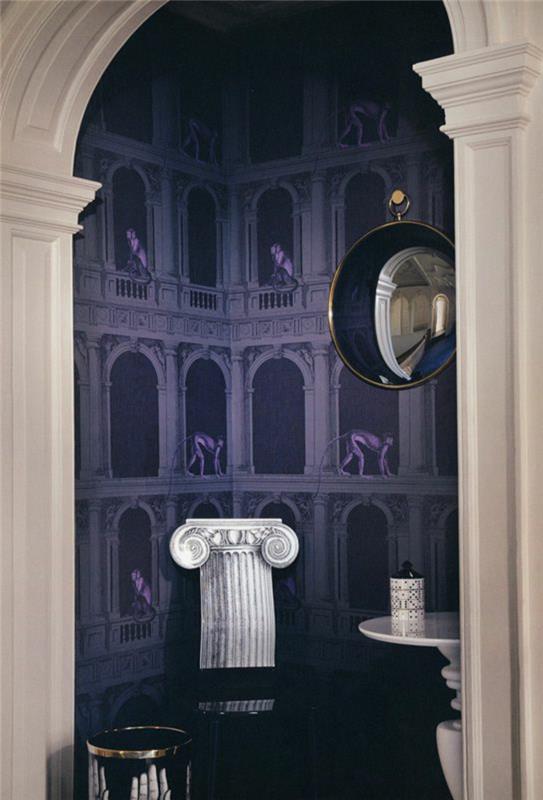 tapet trompe l'oeil med kolonner i blått och lila, båge i vitt, kolumn i grekisk stil, runt vitt bord, häxspegel i form av en pendel