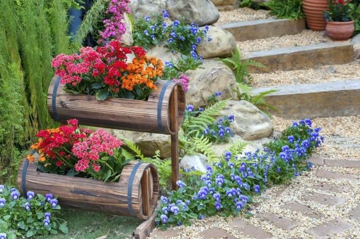 träfat, planterade blommor, stora stenar, trappor, småsten, mirakulös trädgårdsinredning