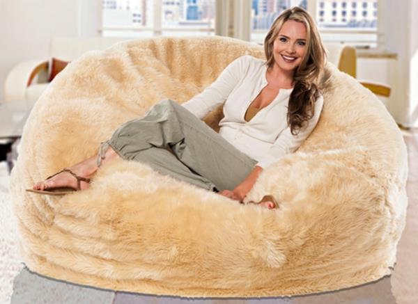 obrie-pouf-faux-koža-v-krémovej farbe