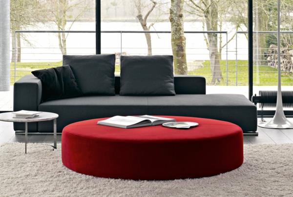 obrie-pouf-a-červené-a-okrúhle-pouf