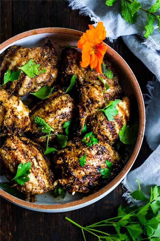 وصفة افريقية دجاج مخبوز بالبهارات والاعشاب الطازجة يا له من طبق سهل للعشاء بقاعدة دجاج بدون مقبلات