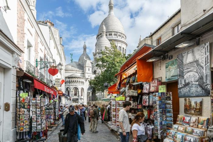 prechádzky v Paríži na prechádzku po hlavnom meste Francúzska-umelci-rue-montmartre