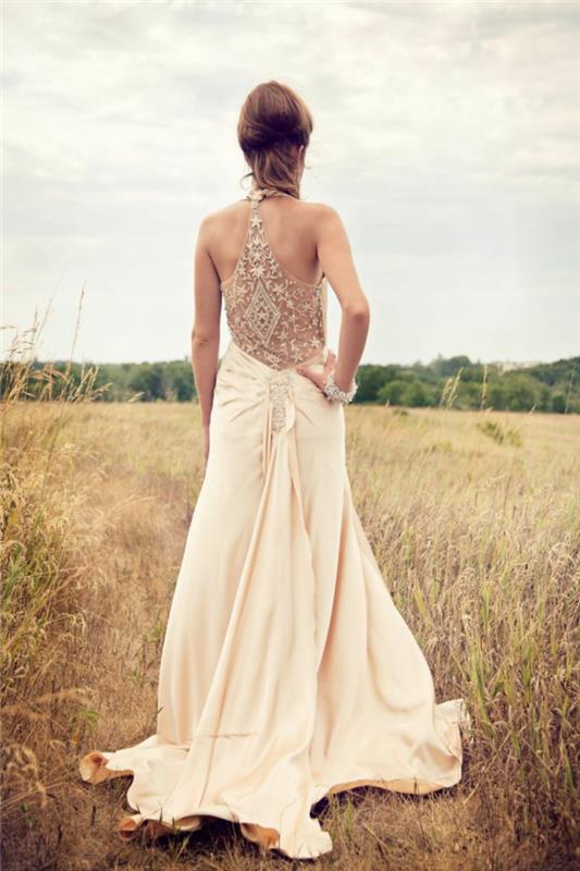 Elegantné civilné svadobné šaty, šaty smotanovej farby, originálny čipkovaný chrbát, dlhá splývavá sukňa