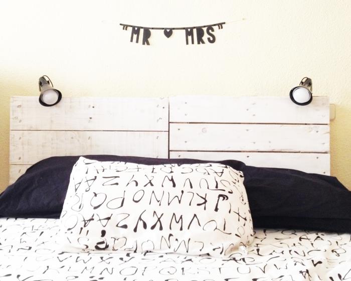 اللوح الأمامي من الخشب ، ديكور غرفة نوم الكبار مع سرير مزدوج وإكليل DIY مع تصميم السيد والسيدة