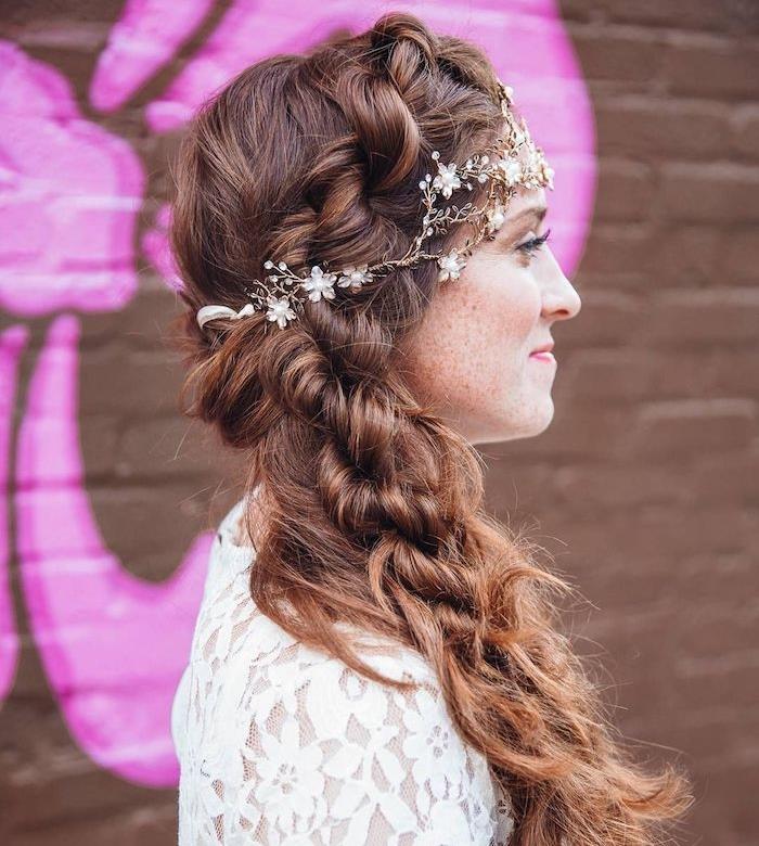 bohemisk bröllop frisyr med fläta på långt hår, hår tillbehör dekoration smycken gren