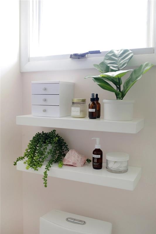 lätt DIY badrumsväggförvaring vita trähyllor målar återhämtande gröna växter idéer för badrumsförvaringsidéer