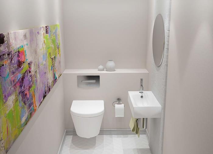 nápad na malú kúpeľňu 2 m2 v bielej farbe so zaveseným WC a nástenným dekoračným panelom maľujúcim abstraktné umenie
