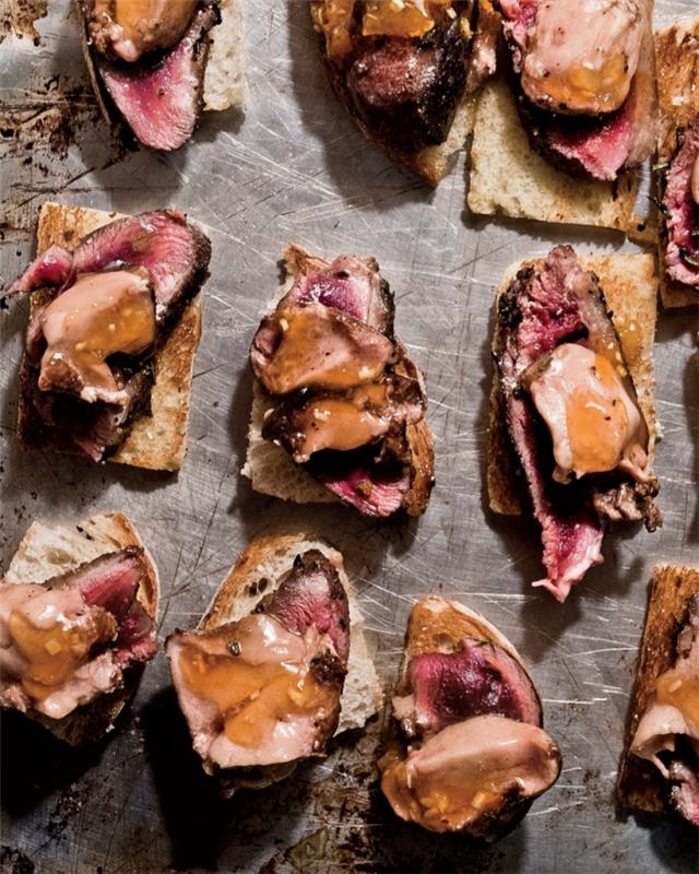 recept na gurmánske predjedlá na prípravu tejto zimy, aperitívne toasty s kačacím filé ozdobené pomarančovým džemom a zázvorom