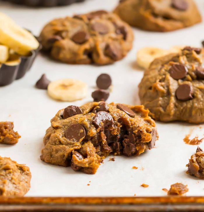 mjukt banan jordnötskakor recept med chokladflis, snabb och lätt efterrätt och hälsosam frukost