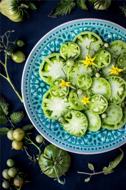 grön tomat sylt recept beredning kryddor örter körsbärstomater