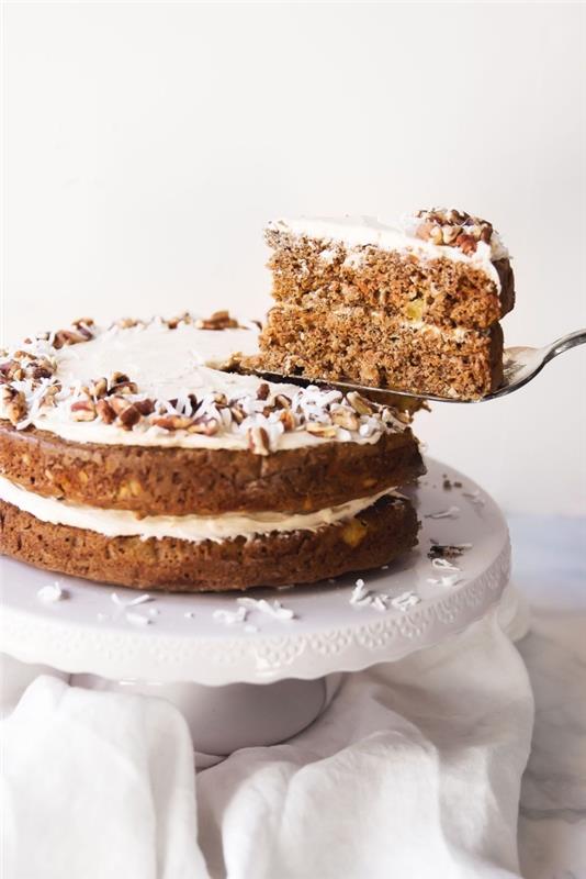 enkel och snabb påsktårta som kan förberedas för alla tillfällen, glutenfritt recept på mjuk morotskaka