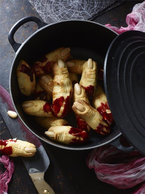 Halloween recept slané prsty nakrájané na marmeládu alebo krv v kastróli