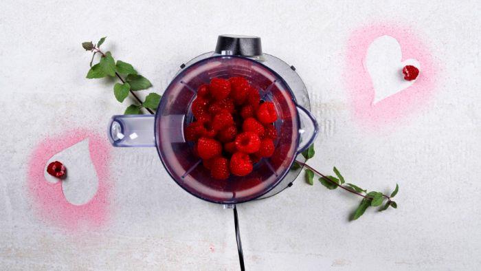 recept na domácu panna cottu s malinami a nápad na valentínsky ovocný dezert