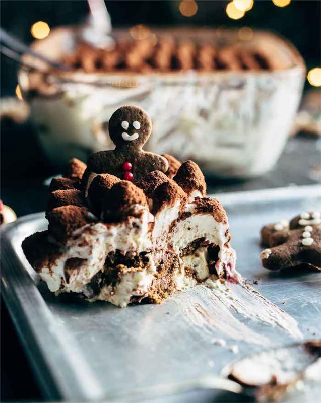 ingefära och kaneltiramisu recept för jul med pepparkaksmans dekoration ovanpå