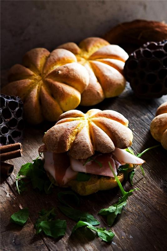 ľahký sendvičový recept na halloweensku pochúťku, tekvicové buchty s prosciuttom