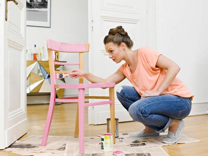 nápad na kreatívnu činnosť pre dospelých, premaľovanie stoličky, nápad, ako prispôsobiť kus nábytku ružovou farbou