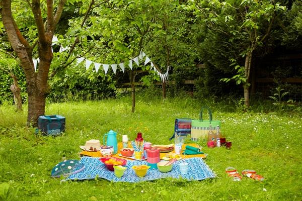 Park Picnic - picknickartiklar på gräs