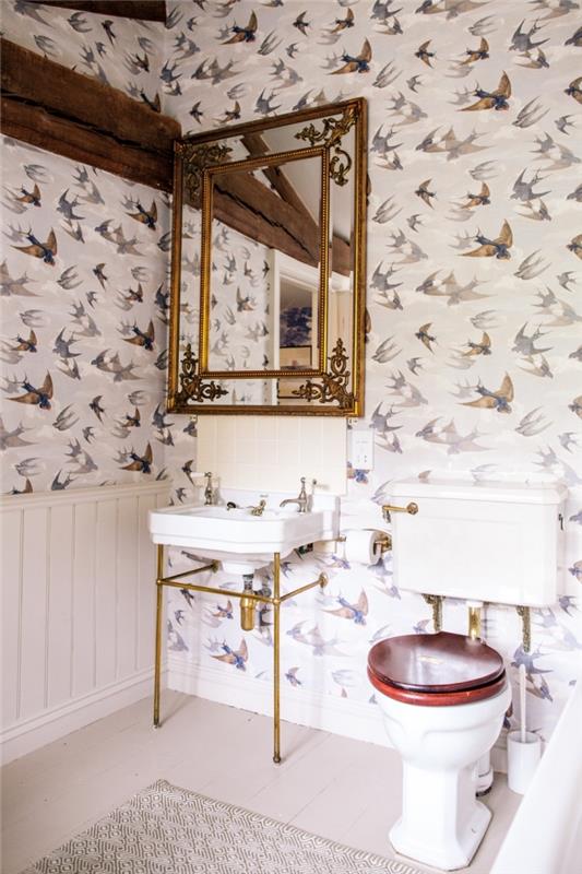 originálna toaletná dekorácia s tapetou trompe l'oeil, biely model miestnosti s akcentmi zo surového dreva a kovu