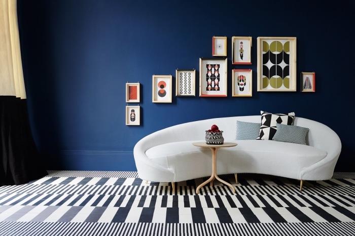 aká farba farby pre modernú spálňu, trendový dizajn spálne s polnočnými modrými stenami s bielymi akcentmi