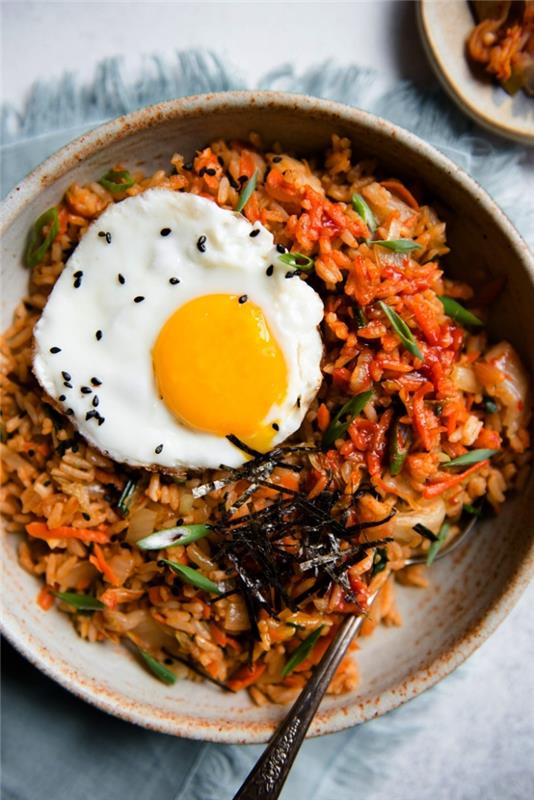kimchi vyprážaná ryža recept so smaženým vajíčkom a zeleninou, čo jesť dnes večer rýchlo