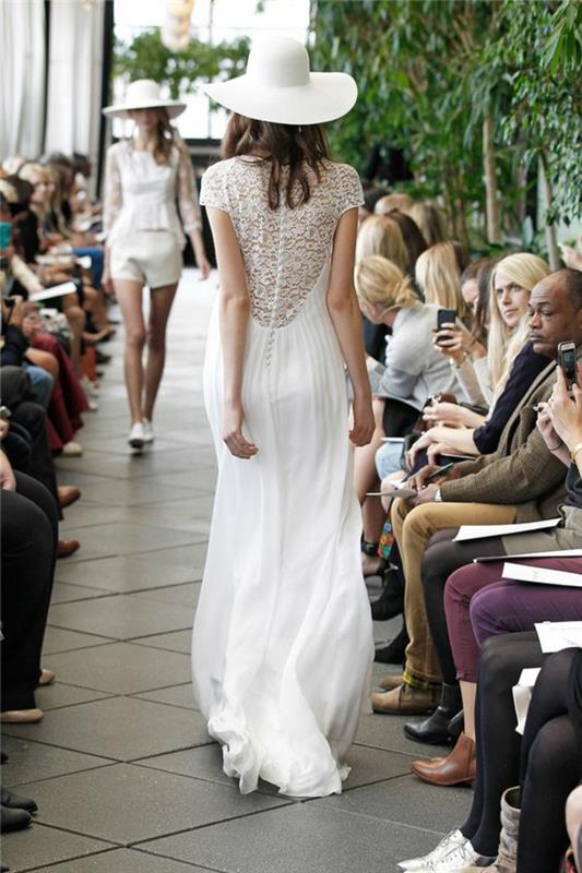 empírové svadobné šaty v bohémskom elegantnom duchu, ľahké svadobné šaty s čipkovaným chrbtom