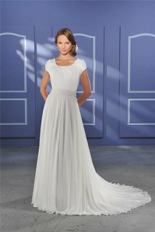 jednoduchý strih pre nadčasovú eleganciu, grécke svadobné šaty s opaskom s krátkym rukávom
