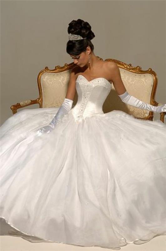 princezné-šaty-disney-svadba-princezná-a-ropucha