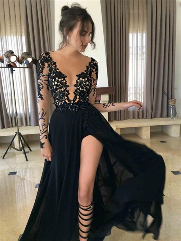 lång svart klänning utsvängd klänning med hög del i mycket raffinerad spets med Swarovski -kristaller