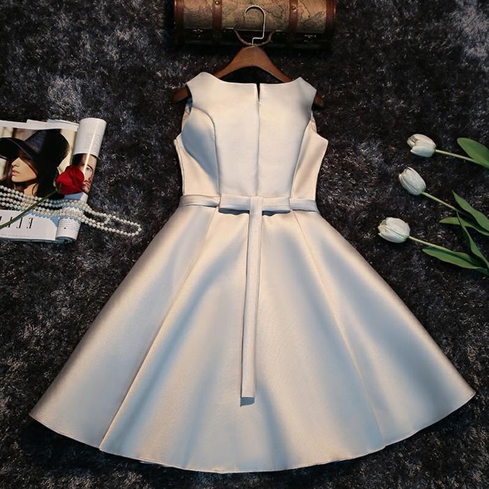 فستان ساتان أنيق اللون ، فستان سهرة لحفلات الزفاف ، ثلاث زهور تيوليب بيضاء