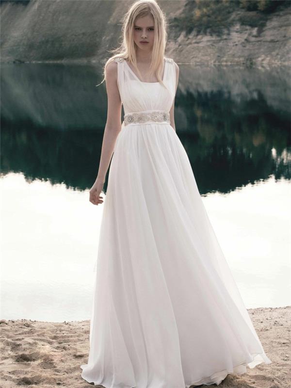 grekisk klänning, diamantbälte, utsvängd kjol, löst blont hår