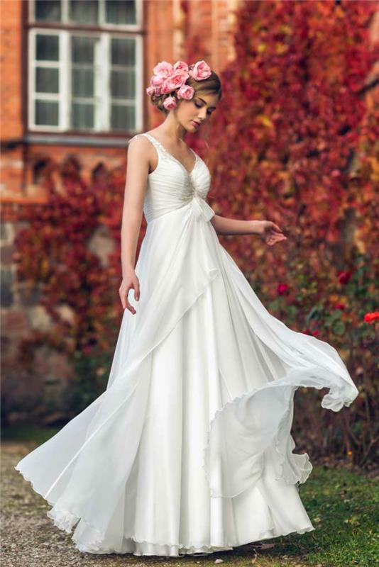 grekisk gudinna, vit bröllopsklänning med slöjor, livligare hjärta, rosor i hår