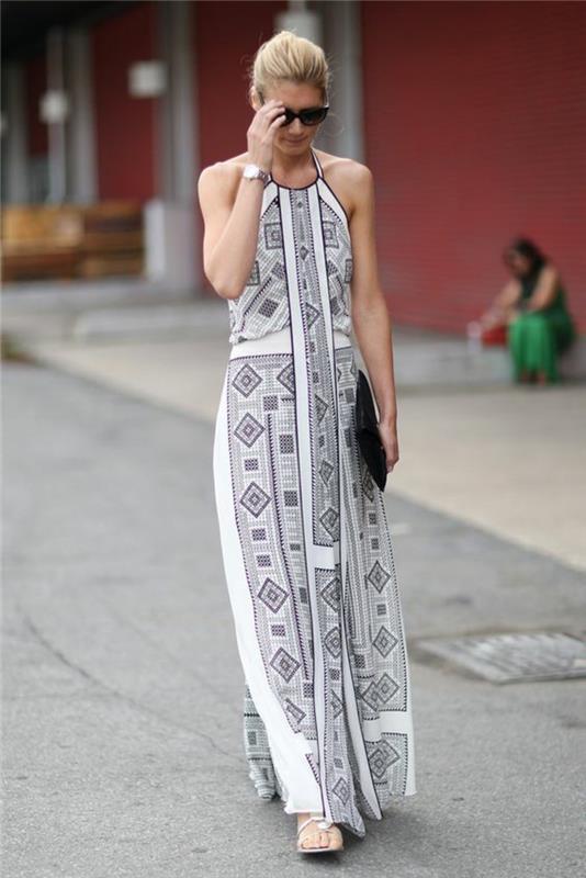 lång och flytande klänning med geometriskt etniskt tryck, etniskt monokromt utseende